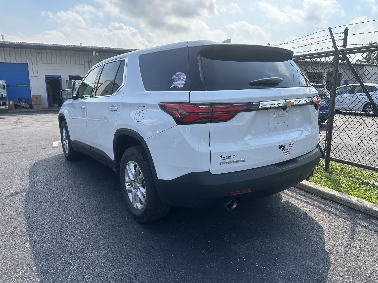 2022 Chevrolet Traverse LS photo 3