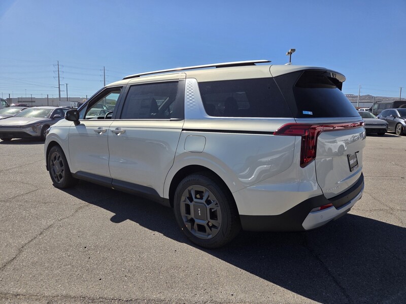 2026 Kia Carnival EX photo 4