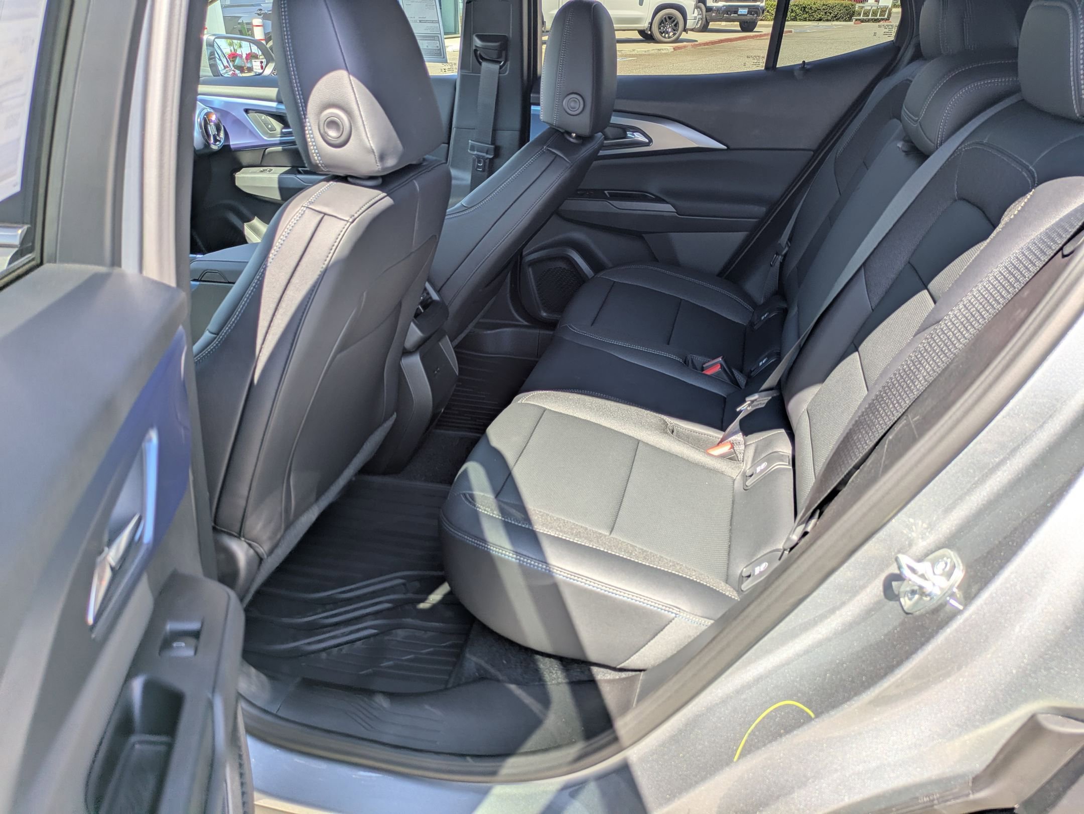 2026 Chevrolet Equinox EV 1LT photo 12