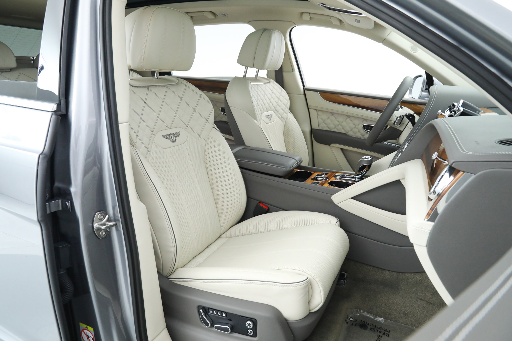 2022 Bentley Bentayga V8 First Edition photo 17