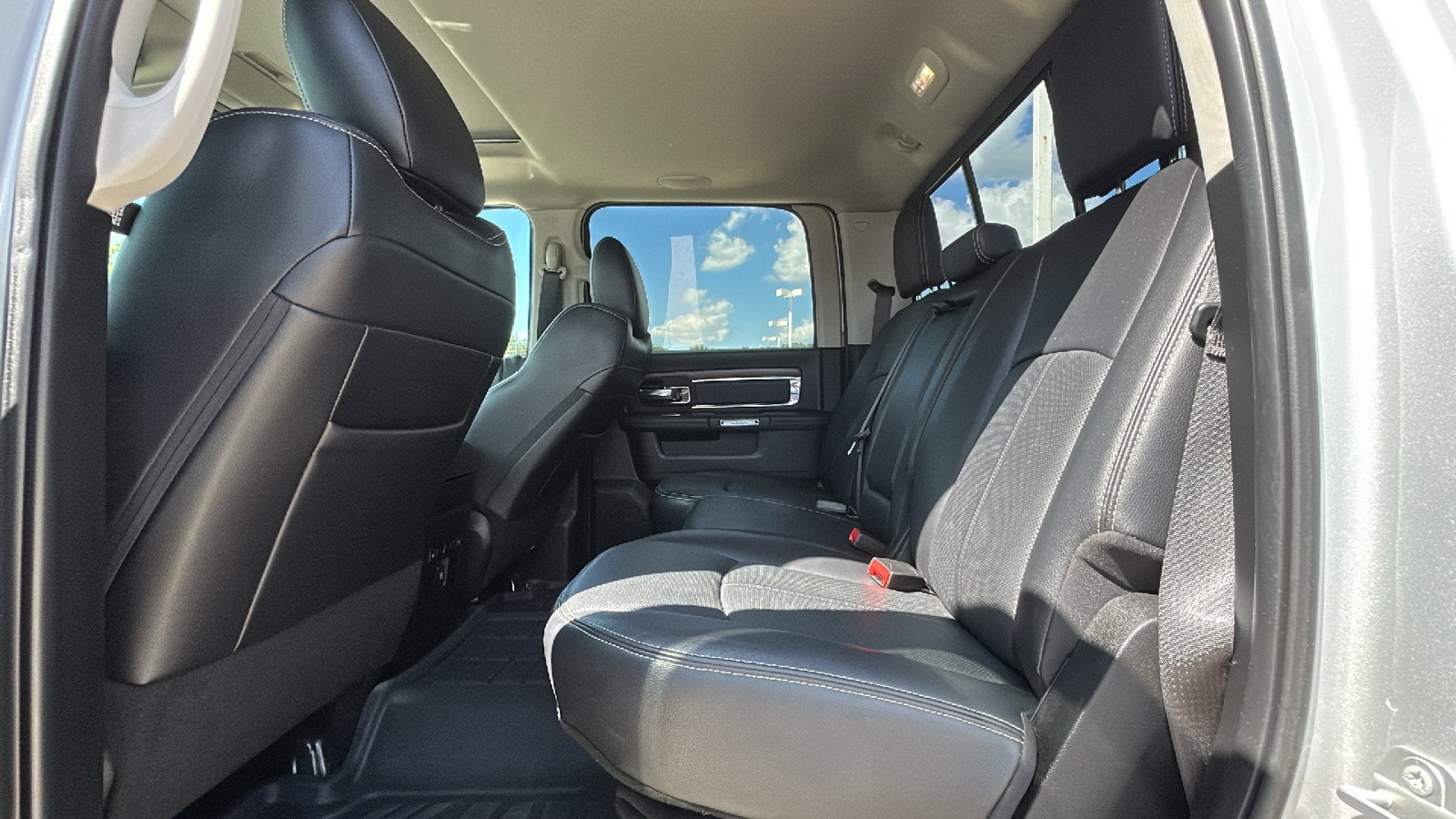 2018 Ram 2500 Laramie photo 11