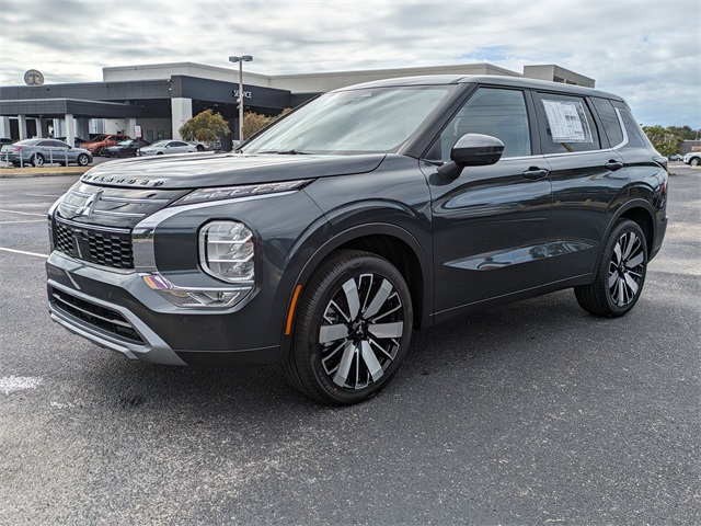 2025 Mitsubishi Outlander SE's photo