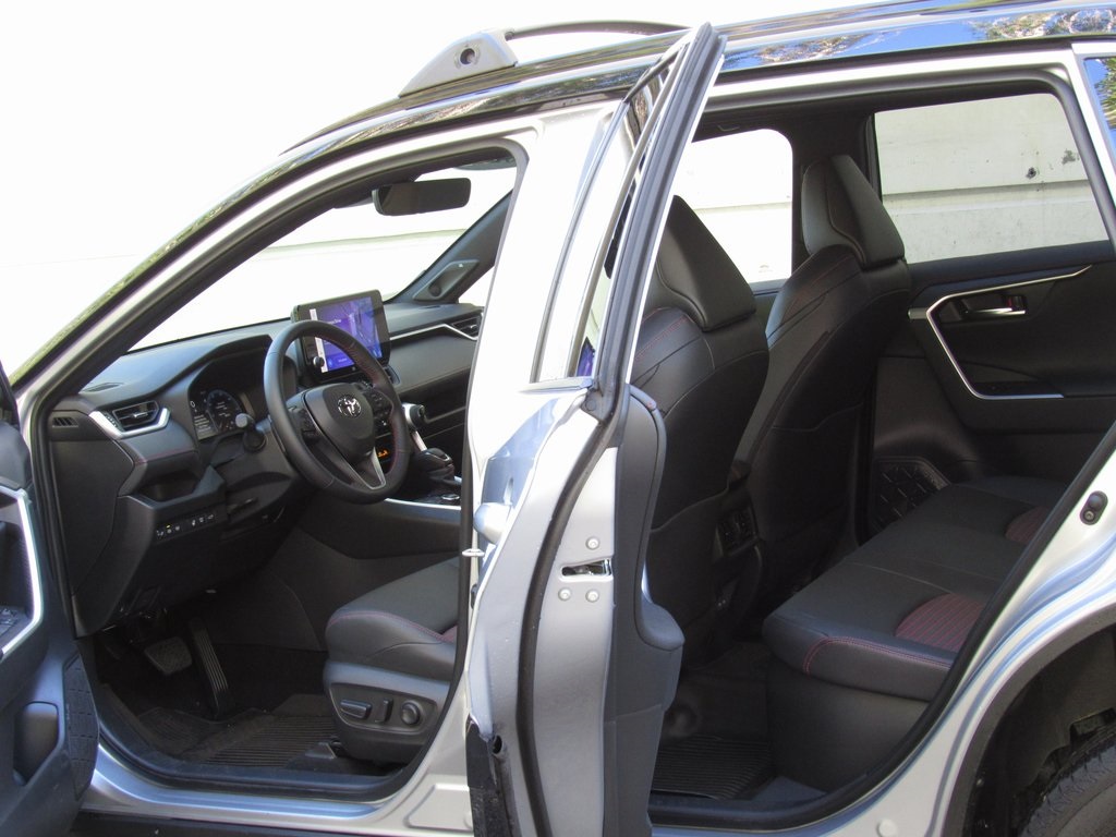 2025 Toyota RAV4 Hybrid XSE photo 12