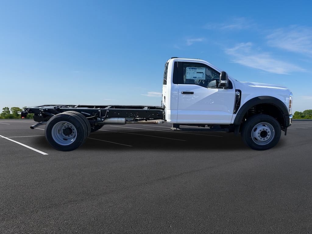 2025 Ford F-600 photo 6