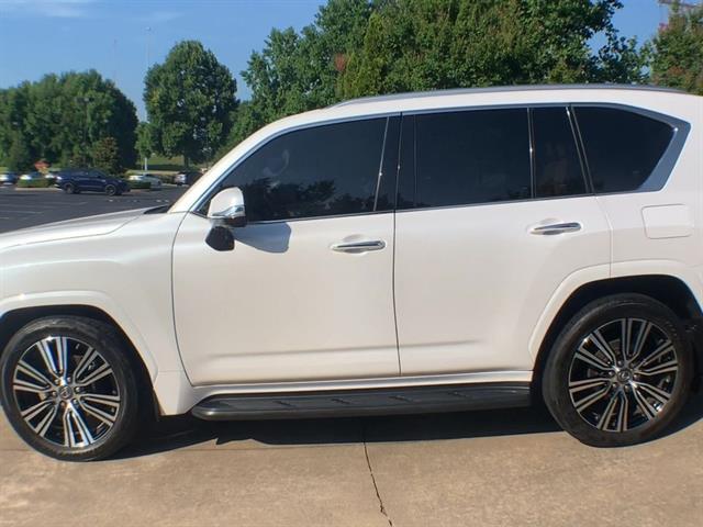 2022 Lexus LX 600 Luxury photo 5