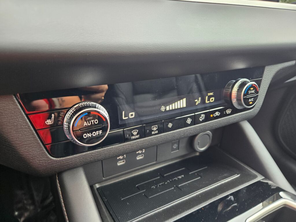 2025 Mitsubishi Outlander SE photo 18