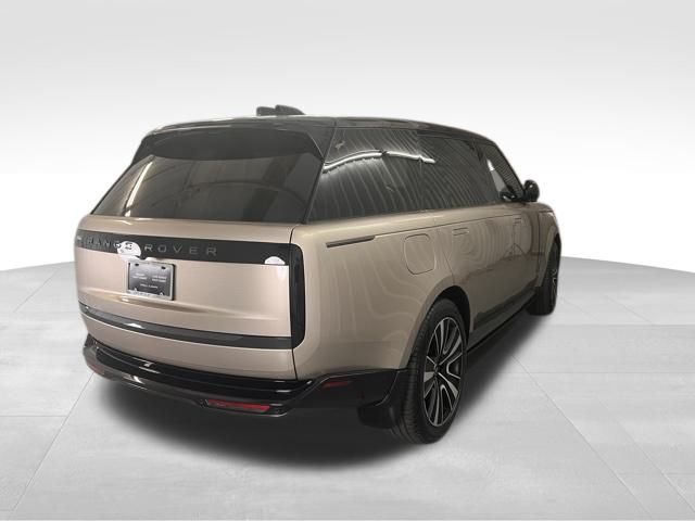 2025 Land Rover Range Rover SE photo 4