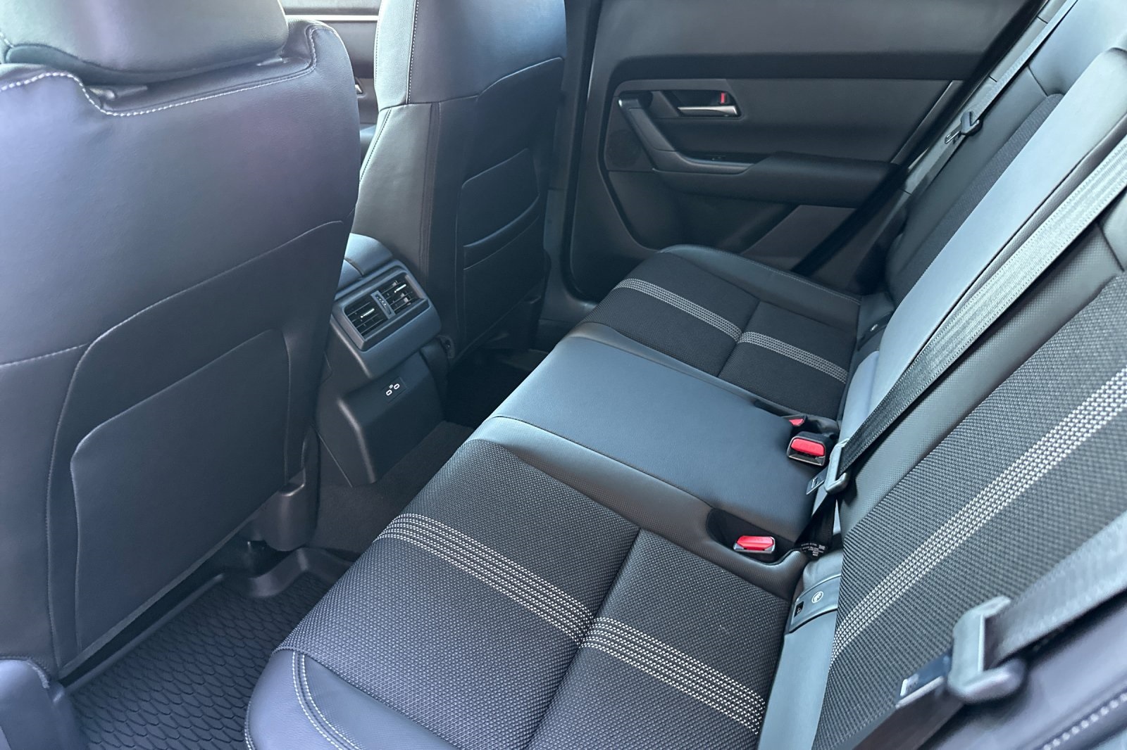 2025 Mazda CX-50 2.5 Select photo 9