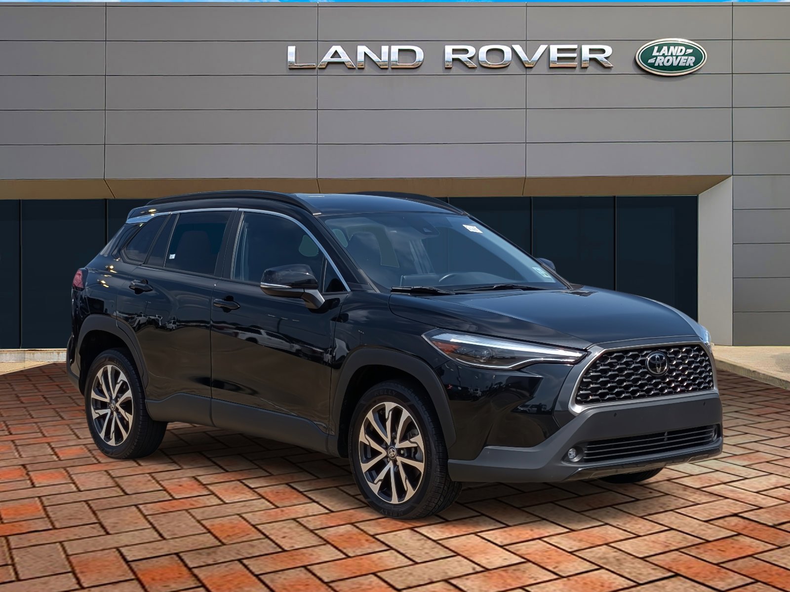 2022 Toyota Corolla Cross XLE photo 3