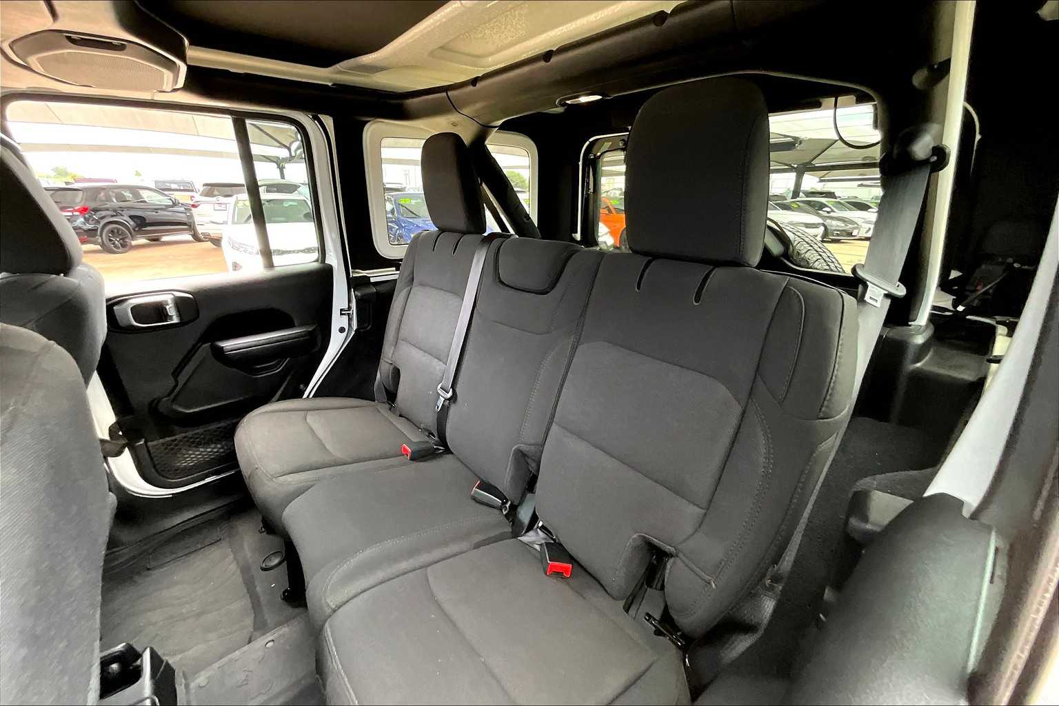 2020 Jeep Wrangler Unlimited Willys photo 35