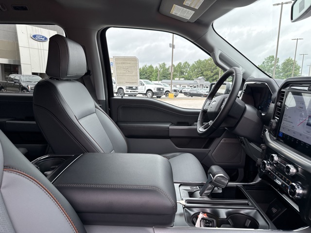 2025 Ford F-150 Lariat photo 16