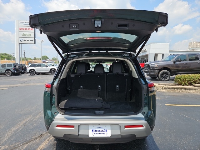 2022 Nissan Pathfinder SL photo 3