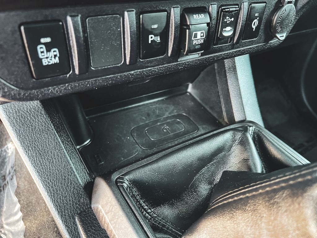 2018 Toyota Tacoma V6 photo 21