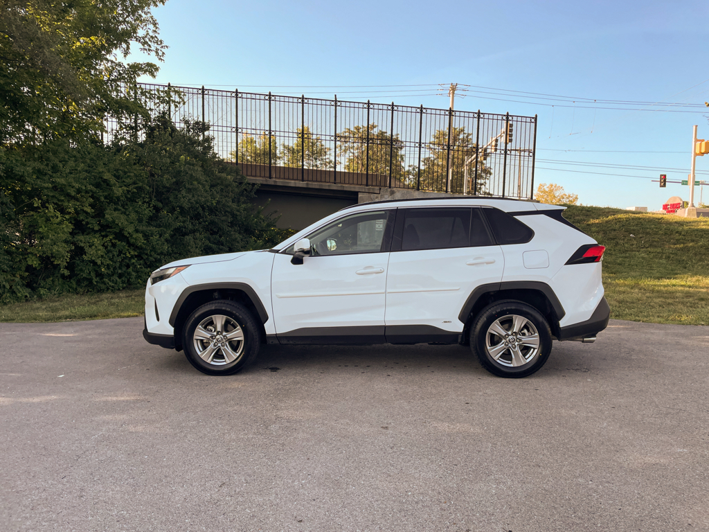 2024 Toyota RAV4 Hybrid LE photo 2