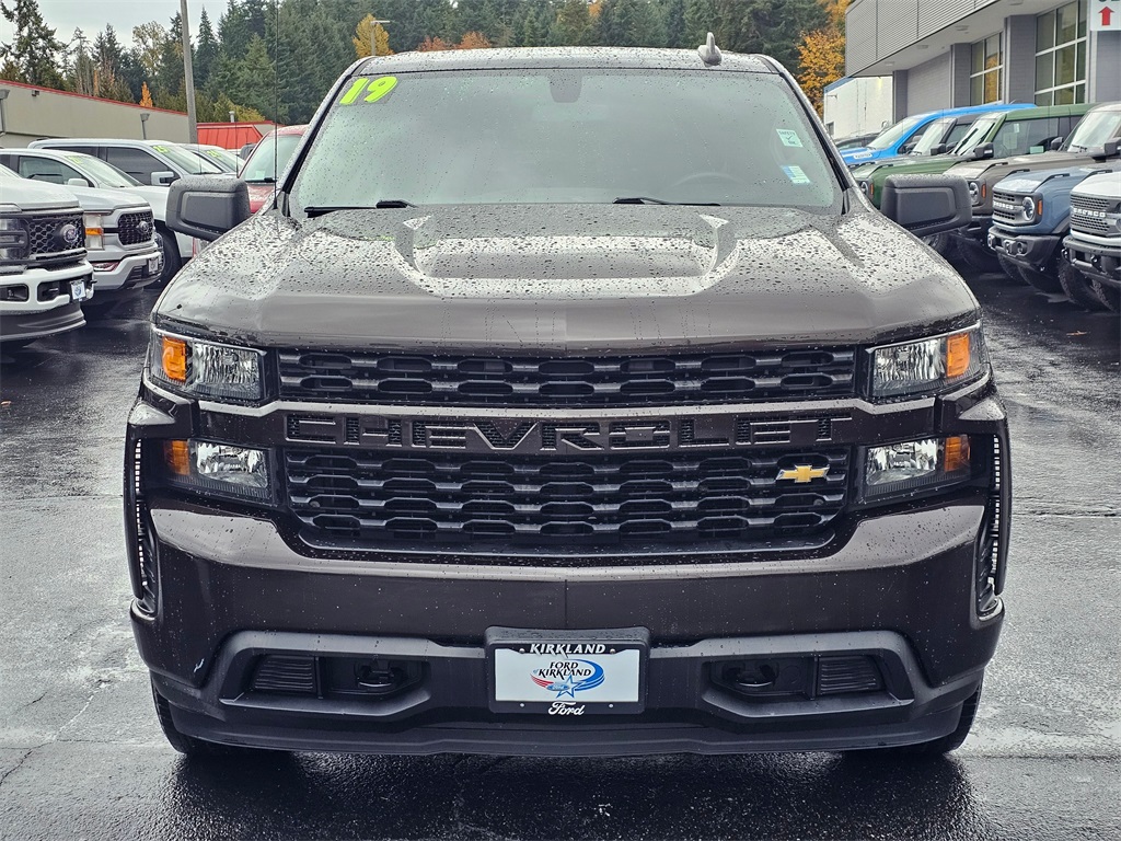 2019 Chevrolet Silverado 1500 Custom photo 2
