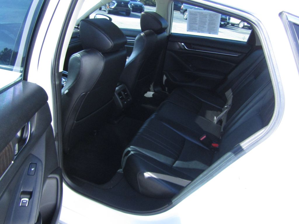 2022 Honda Accord Hybrid Touring photo 8