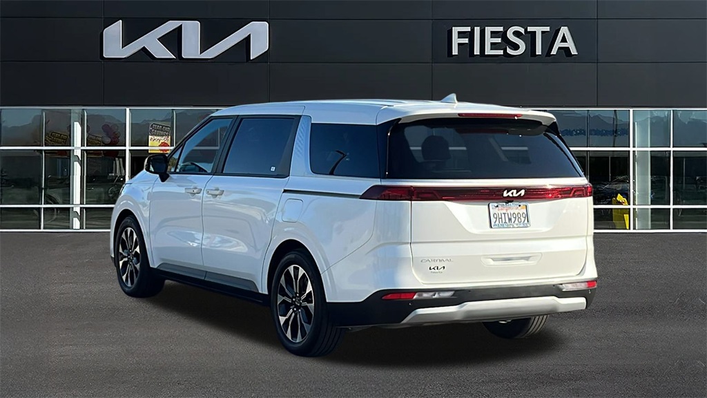 2024 Kia Carnival EX photo 4