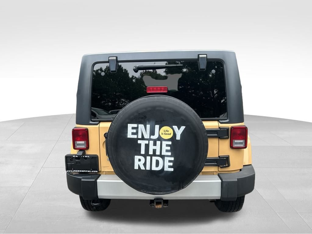2013 Jeep Wrangler Unlimited Sahara photo 4