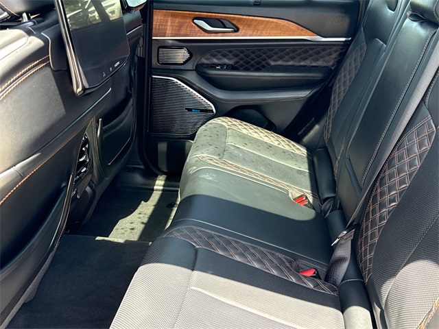 2023 Jeep Grand Cherokee Summit photo 19