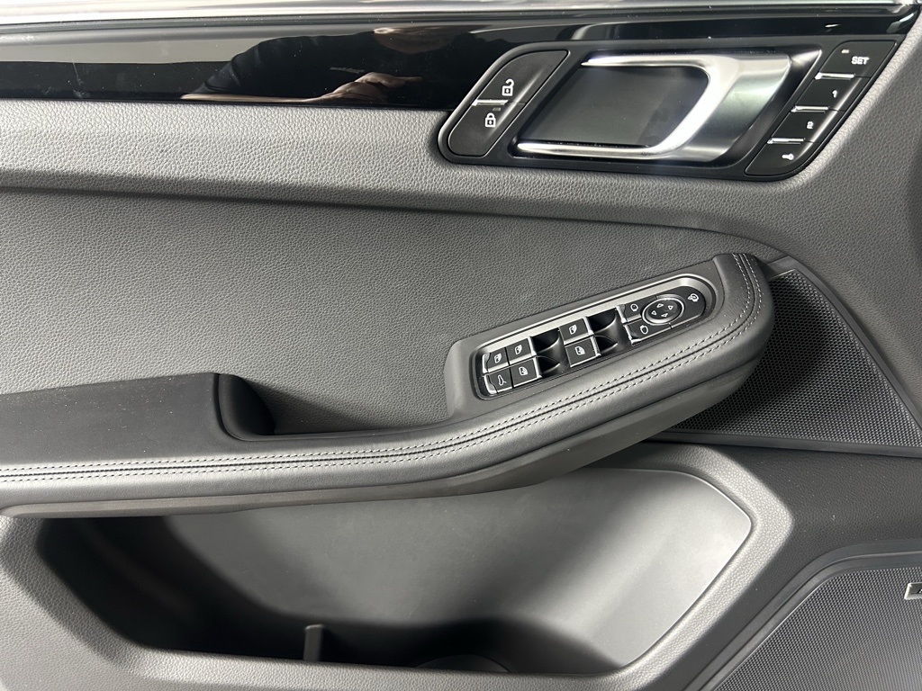 2024 Porsche Macan photo 20