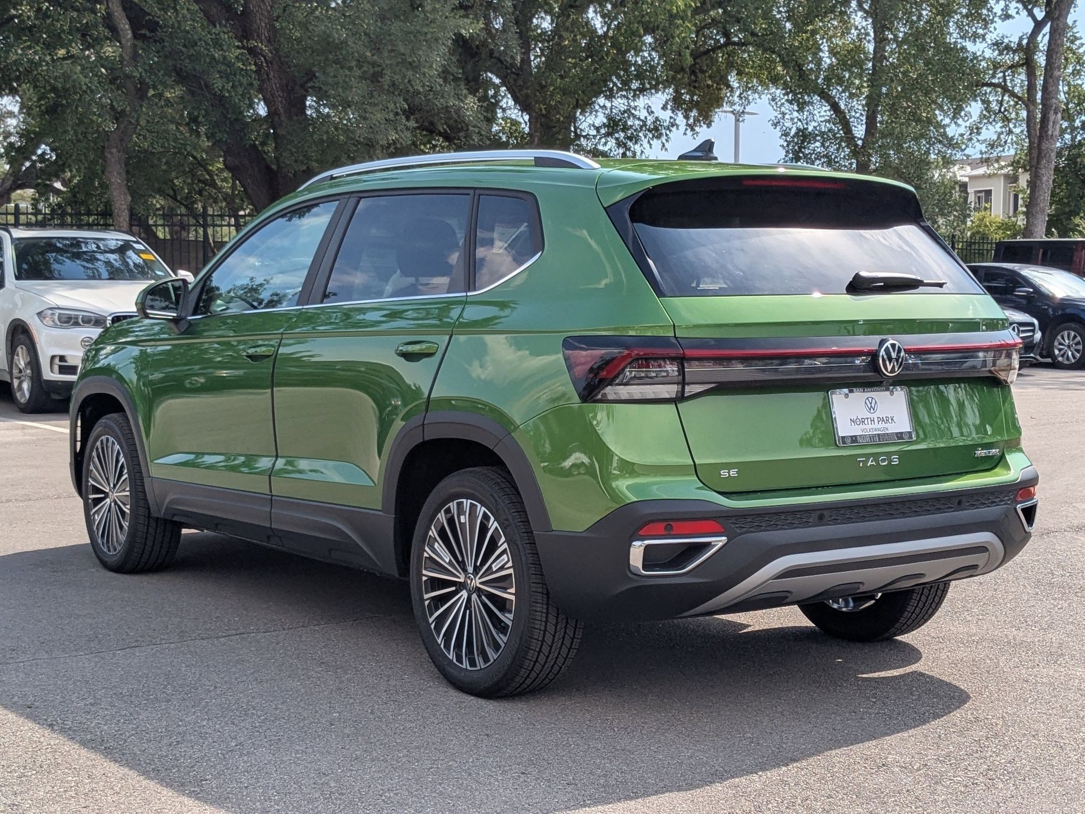 2025 Volkswagen Taos SE photo 3