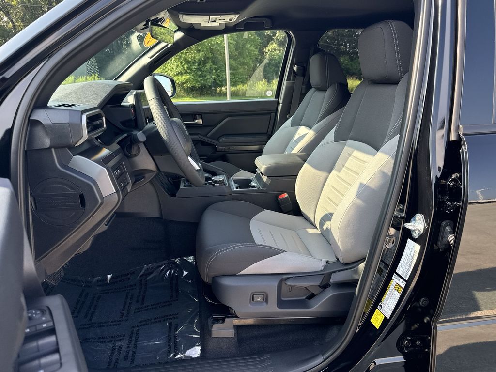 2025 Toyota Tacoma TRD Off-Road photo 13