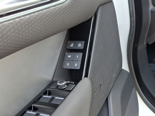 2023 Land Rover Range Rover Velar R-Dynamic S photo 21