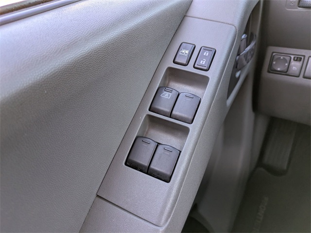 2014 Nissan Frontier Desert Runner photo 21