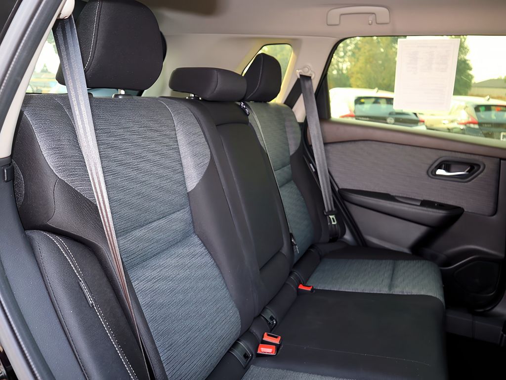 2023 Nissan Rogue SV photo 24