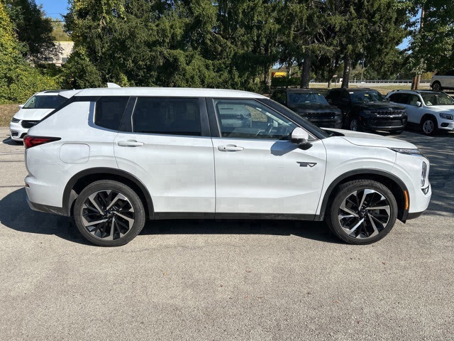 2023 Mitsubishi Outlander PHEV photo 4