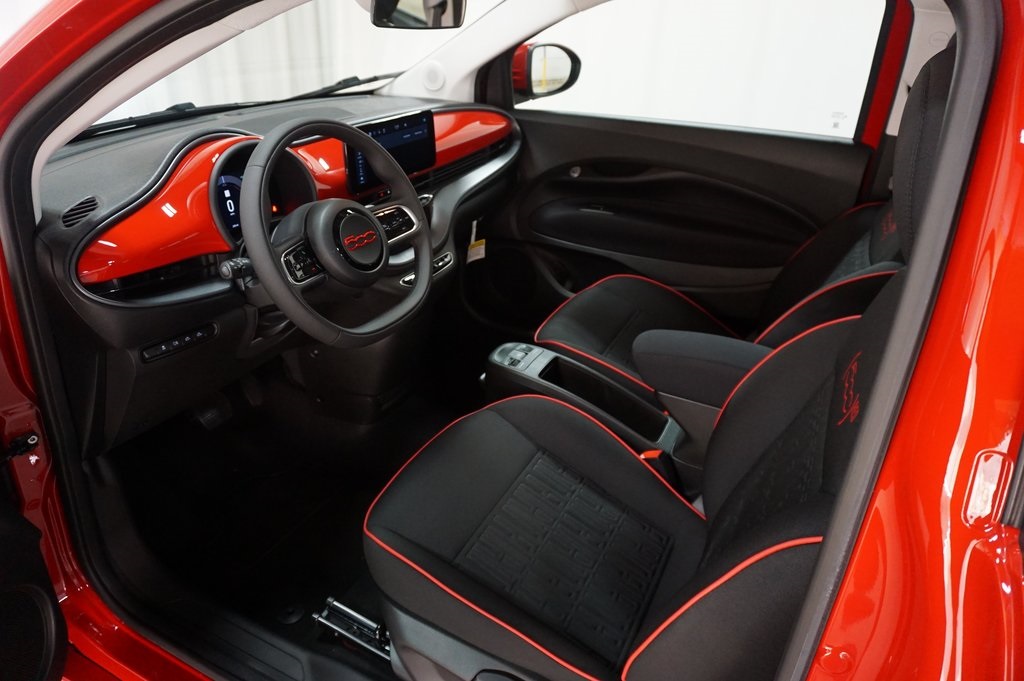 2024 Fiat 500e Red photo 9