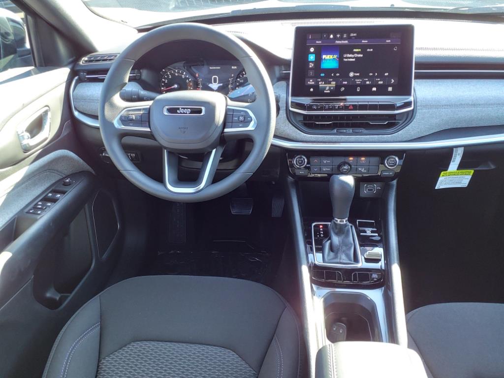2024 Jeep Compass Sport photo 3