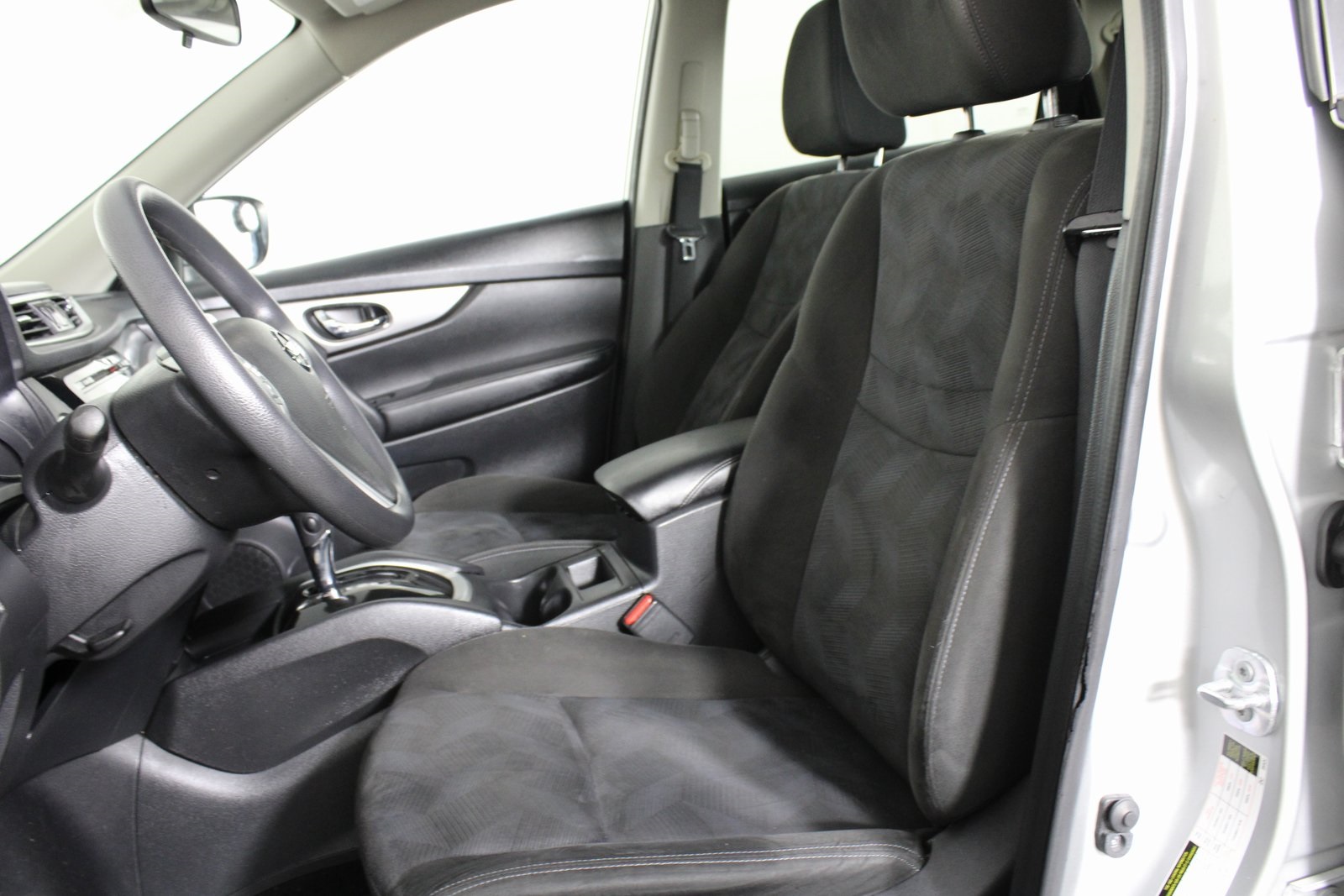 2015 Nissan Rogue SV photo 9