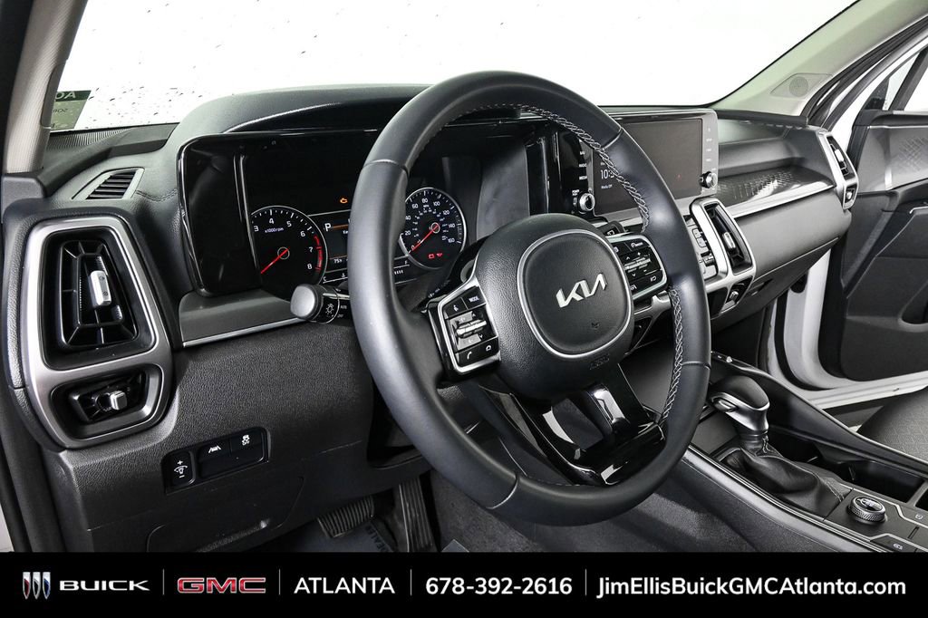 2023 Kia Sorento S photo 3