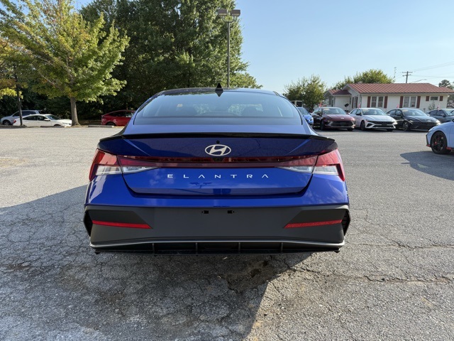 2025 Hyundai Elantra SEL Sport photo 4