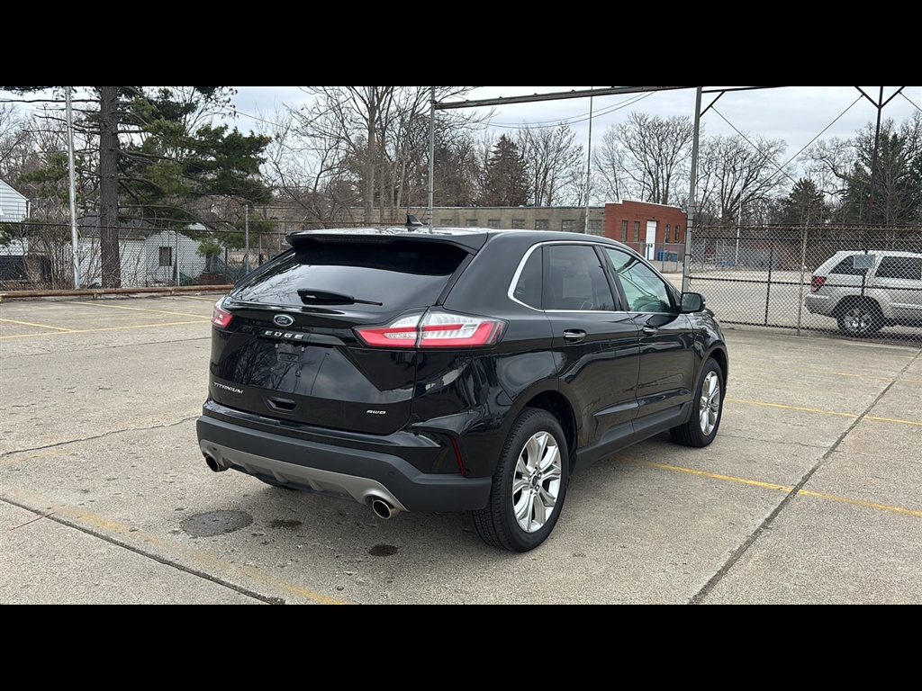 2022 Ford Edge Titanium photo 4