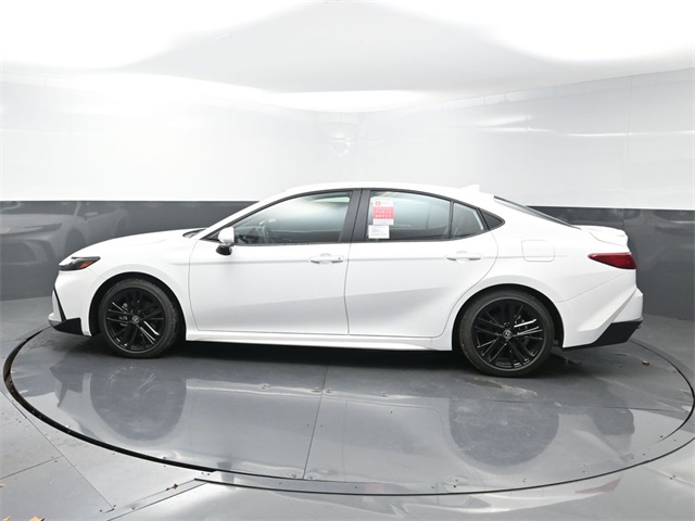 2026 Toyota Camry SE photo 4