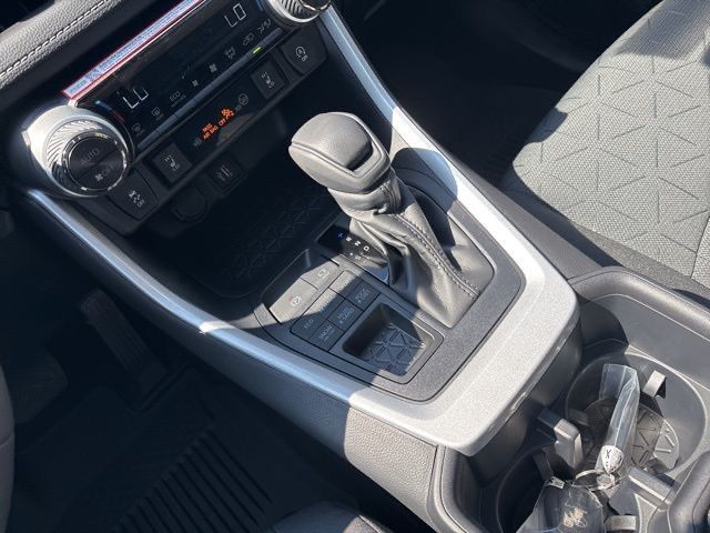 2025 Toyota RAV4 XLE photo 19