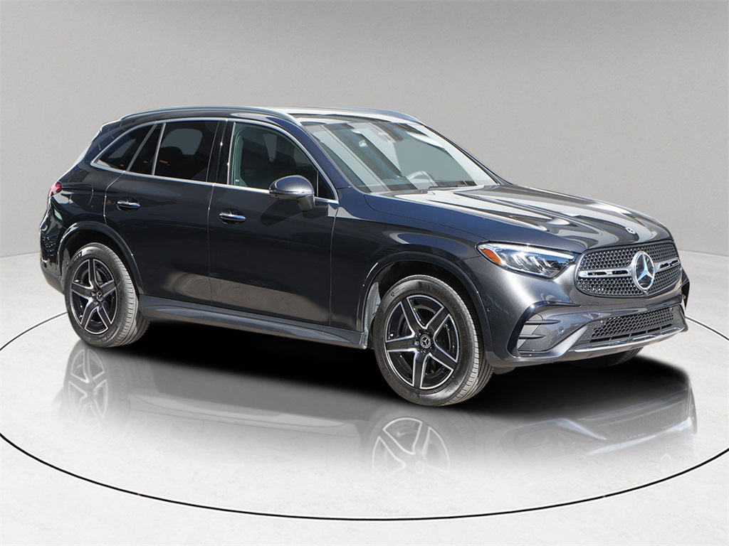 2025 Mercedes-Benz GLC Base's photo