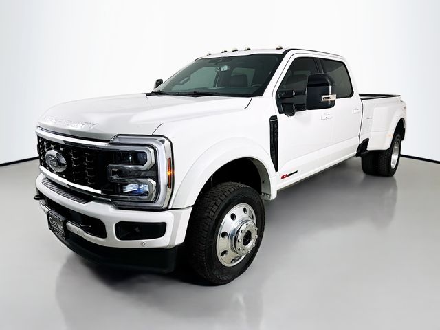 2025 Ford F-450 photo 3
