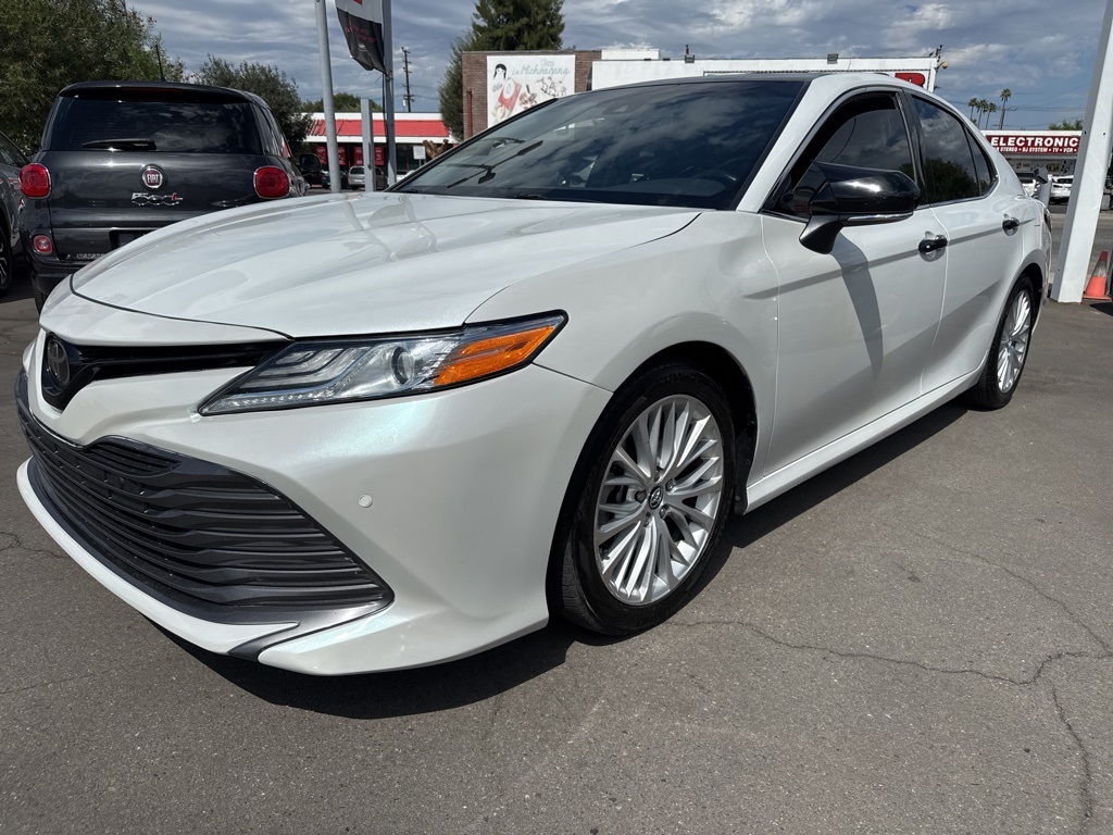 2018 Toyota Camry XLE photo 2