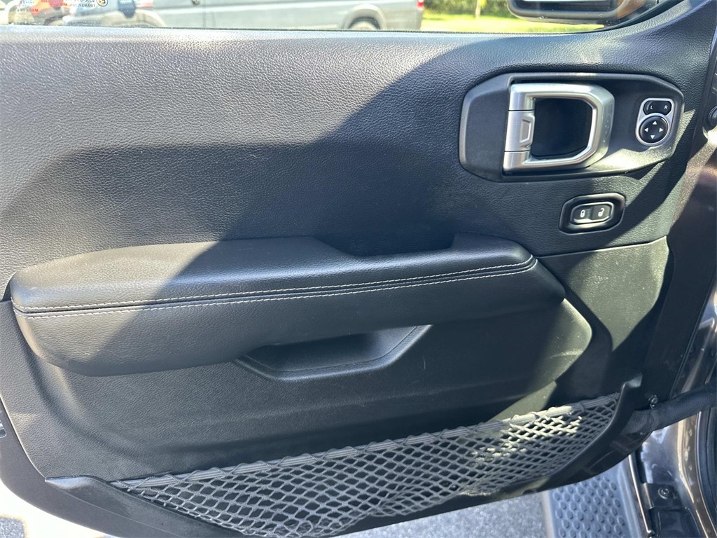2018 Jeep Wrangler Unlimited Sahara photo 25