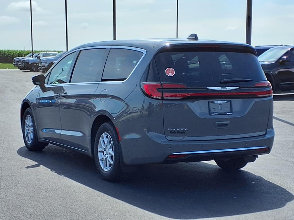 2025 Chrysler Pacifica photo 11