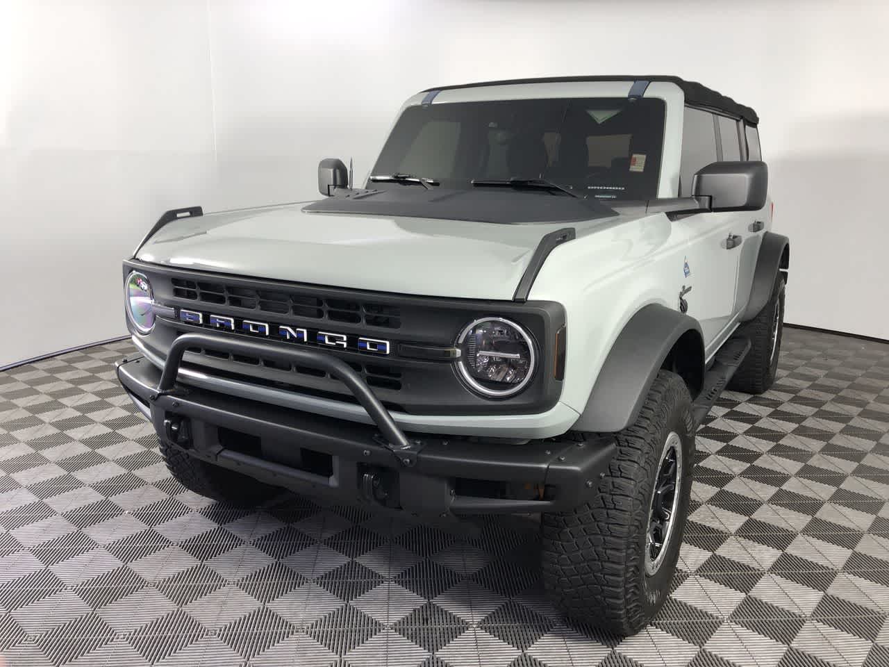2022 Ford Bronco Black Diamond photo 4