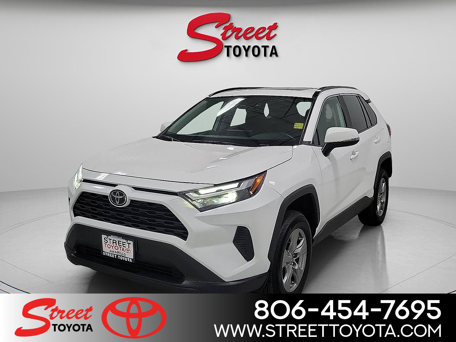 2024 Toyota RAV4 XLE's photo