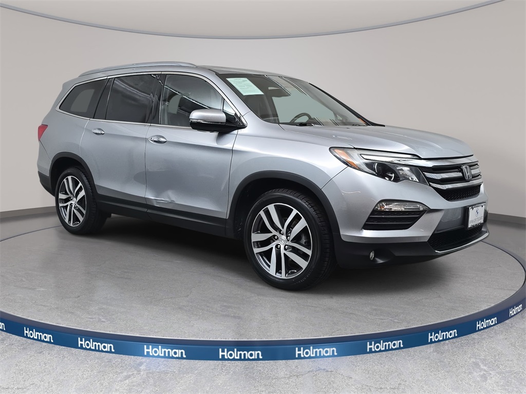 2017 Honda Pilot Elite photo 2