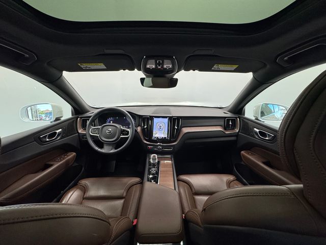 2022 Volvo XC60 B5 Inscription photo 20