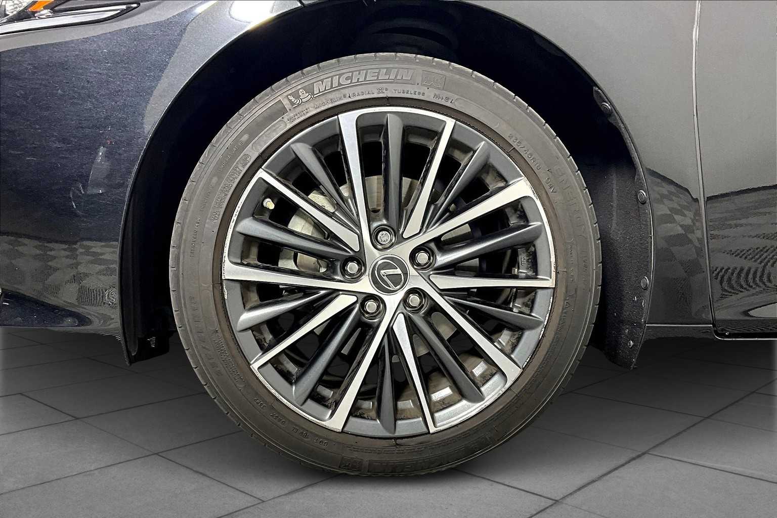 2023 Lexus ES Premium photo 10