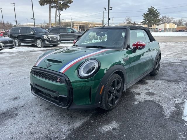 2023 MINI Convertible S's photo