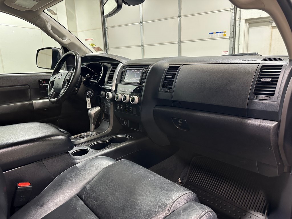 2019 Toyota Sequoia SR5 photo 27